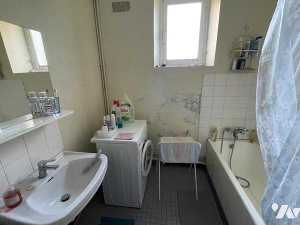 GUIDEL - Maison d'environ 136m² sur 3232m² de terrain non constructible.