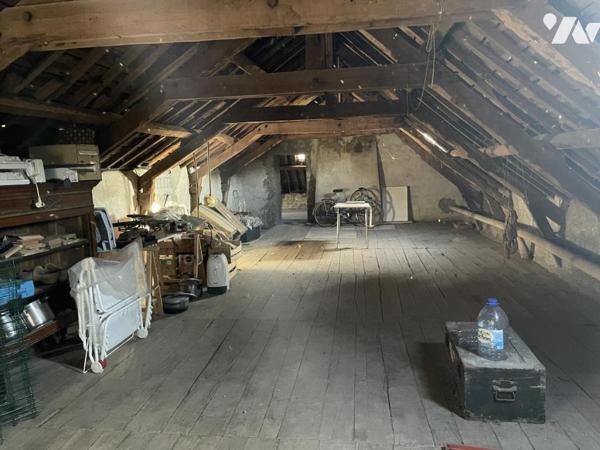 GUIDEL - Maison d'environ 136m² sur 3232m² de terrain non constructible.