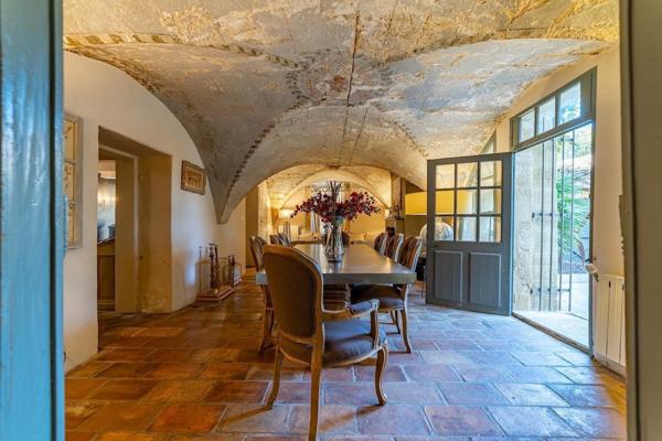 Vente Maison de luxe Uzès 9 Pièces 400 m²