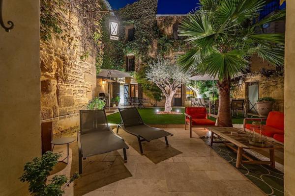 Vente Maison de luxe Uzès 9 Pièces 400 m²