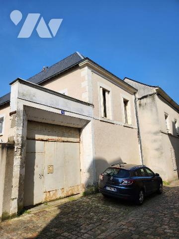  La Flèche Centre ville, maison 3 chambres avec cour

- RdC : Séjour (28 m²), cuisine aménagé...