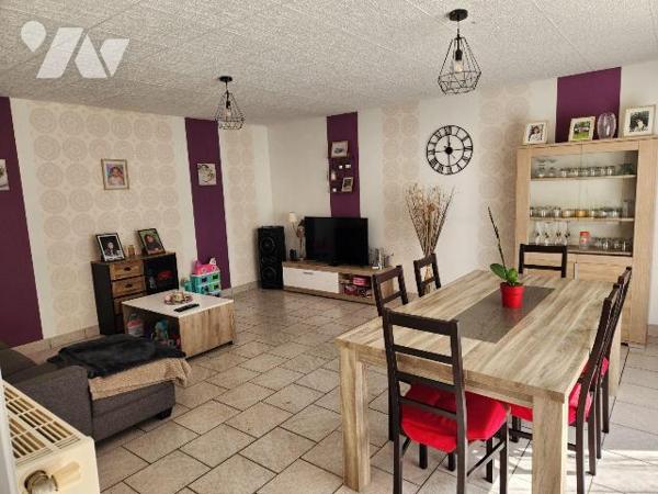  La Flèche Centre ville, maison 3 chambres avec cour

- RdC : Séjour (28 m²), cuisine aménagé...