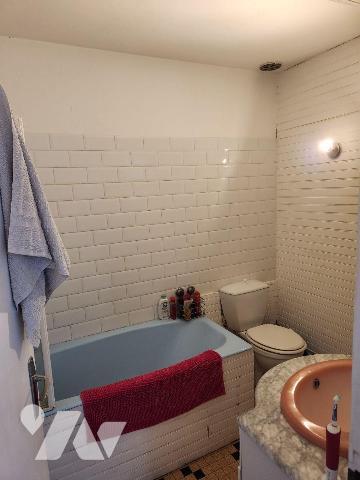  La Flèche Centre ville, maison 3 chambres avec cour

- RdC : Séjour (28 m²), cuisine aménagé...