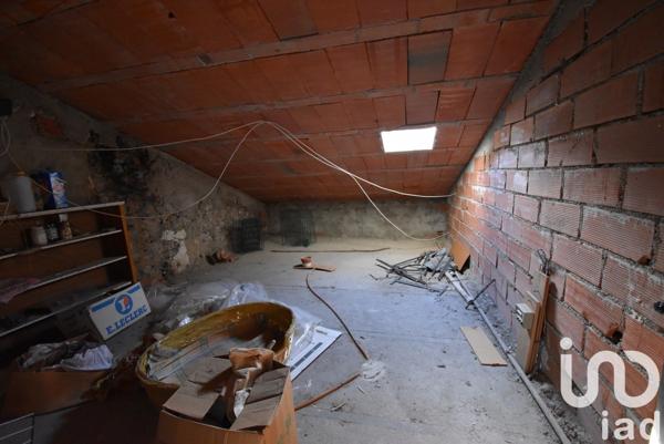 Maison 8 pièces de 184 m² à Cascastel-des-Corbières (11360)