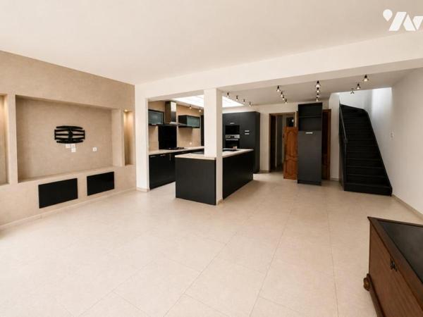 MAISON AVEC SURFACE COMMERCIALE
