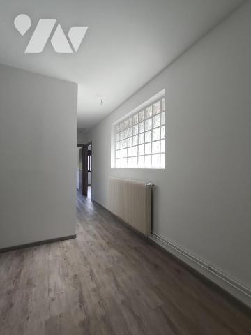 MAISON AVEC SURFACE COMMERCIALE