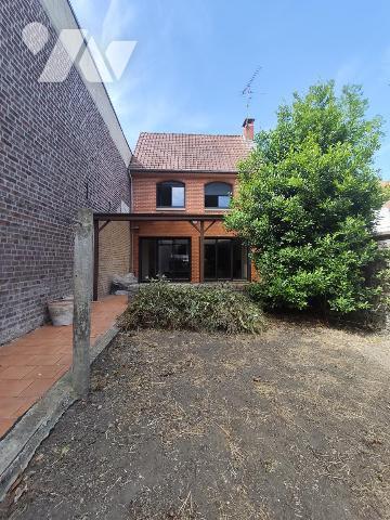 MAISON AVEC SURFACE COMMERCIALE