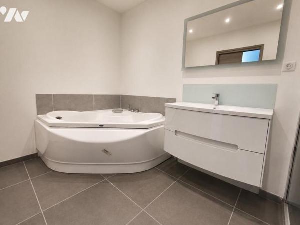 MAISON AVEC SURFACE COMMERCIALE