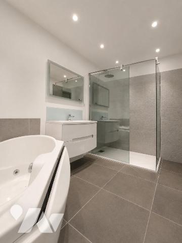 MAISON AVEC SURFACE COMMERCIALE