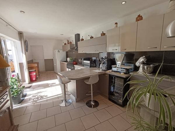 Centre proche commerce, parfait état