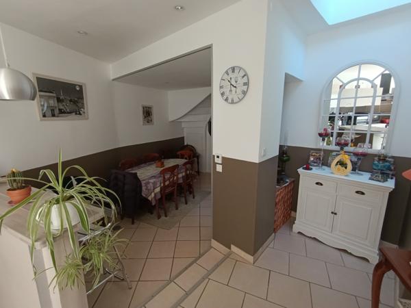 Centre proche commerce, parfait état