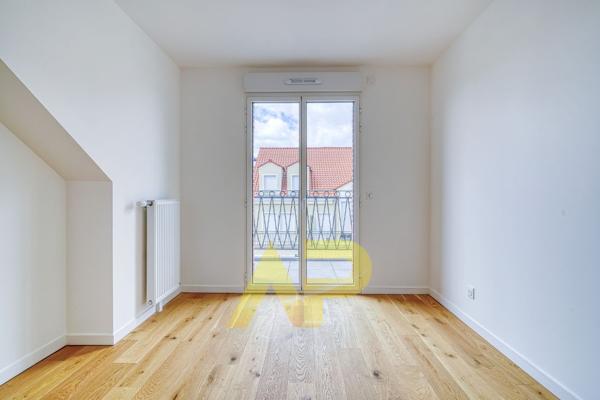 Appartement Le Plessis Robinson 4 pièce(s) 100 m2 960 000 € **  - Référence  555