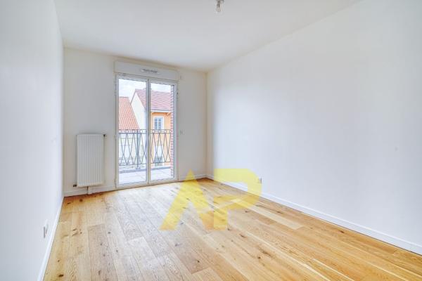 Appartement Le Plessis Robinson 4 pièce(s) 100 m2 960 000 € **  - Référence  555