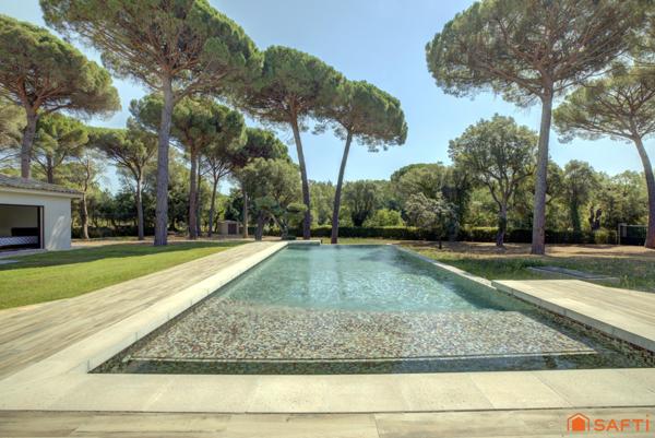 ROQUEBRUNE SUR ARGENS - Maison principale 268m² et maison annexe 75m2 sur terrain d'1 hectare au calme absolu