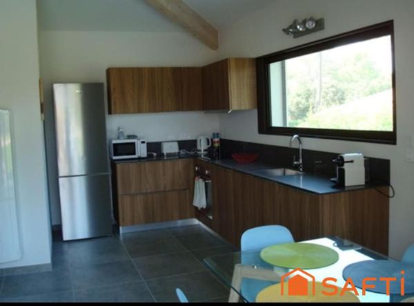 ROQUEBRUNE SUR ARGENS - Maison principale 268m² et maison annexe 75m2 sur terrain d'1 hectare au calme absolu