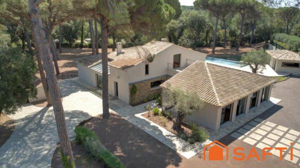 ROQUEBRUNE SUR ARGENS - Maison principale 268m² et maison annexe 75m2 sur terrain d'1 hectare au calme absolu