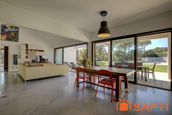 ROQUEBRUNE SUR ARGENS - Maison principale 268m² et maison annexe 75m2 sur terrain d'1 hectare au calme absolu