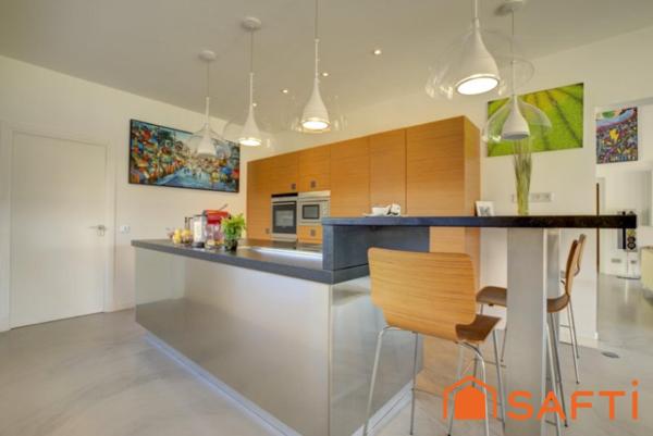 ROQUEBRUNE SUR ARGENS - Maison principale 268m² et maison annexe 75m2 sur terrain d'1 hectare au calme absolu