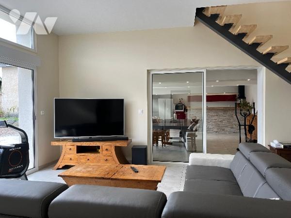 Grange rénovée de 167 m² habitables, avec terrain de 860 m² environ sur CIEUTAT, sans vis à  vis.