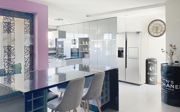 Maison à vendre    6 pièces • 182 m2 Villars