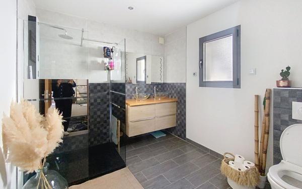 Maison à vendre    6 pièces • 182 m2 Villars