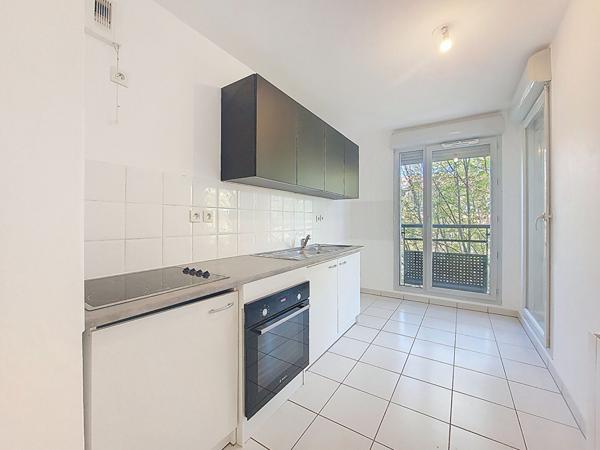 Appartement T2 de 47m² au 2ème étage avec ascenseur, terrasse et garage à vendre au centre-ville de Castanet-Tolosan