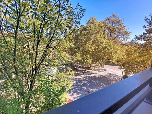 Appartement T2 de 47m² au 2ème étage avec ascenseur, terrasse et garage à vendre au centre-ville de Castanet-Tolosan