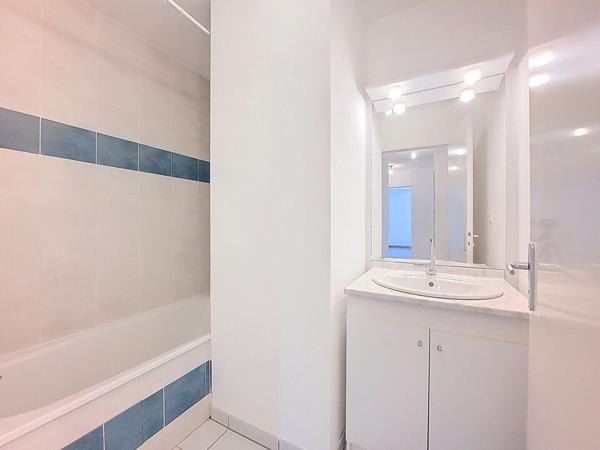 Appartement T2 de 47m² au 2ème étage avec ascenseur, terrasse et garage à vendre au centre-ville de Castanet-Tolosan