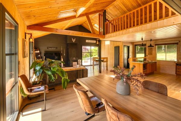 Chaleureuse maison de plain-pied, agrandie et restructurée en lisière de bois