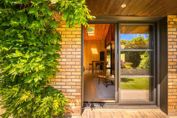 Chaleureuse maison de plain-pied, agrandie et restructurée en lisière de bois