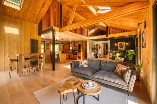 Chaleureuse maison de plain-pied, agrandie et restructurée en lisière de bois