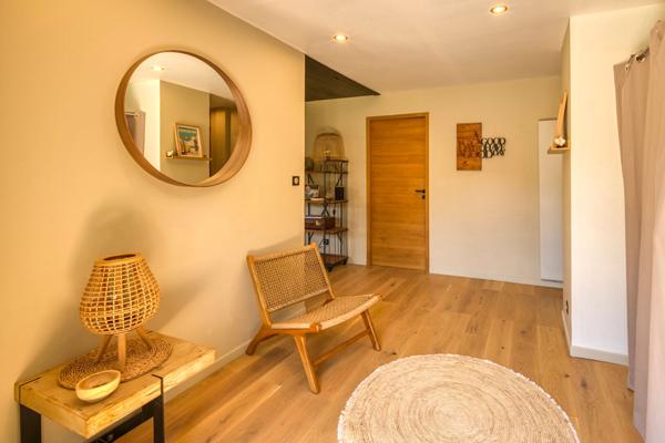 Chaleureuse maison de plain-pied, agrandie et restructurée en lisière de bois