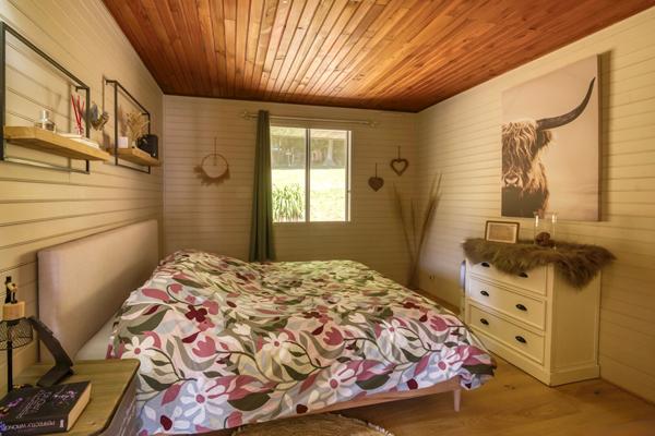 Chaleureuse maison de plain-pied, agrandie et restructurée en lisière de bois