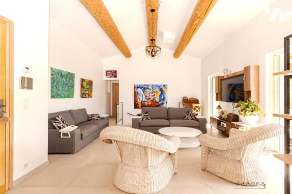 Propriété de 160  m² à Collobrières avec piscine et garage 