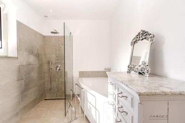 Propriété de 160  m² à Collobrières avec piscine et garage 