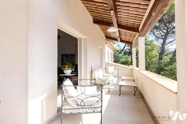 Propriété de 160  m² à Collobrières avec piscine et garage 