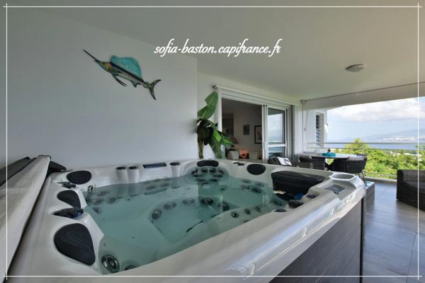 Les Trois-Îlets (972) Appartement T4 de prestige - Vue mer panoramique, loggia 30m2 avec spa et parkings couverts dans résidence sécurisée.