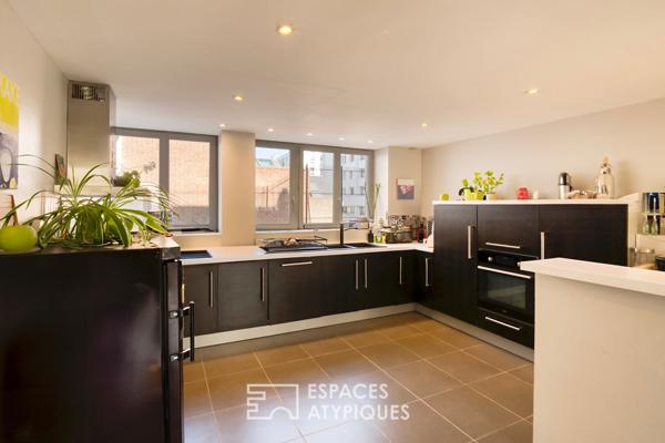 Loft issu de bureaux dans un immeuble remarquable du centre-ville