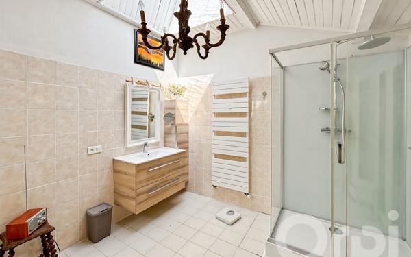 Maison à vendre    8 pièces •  Suze-la-Rousse