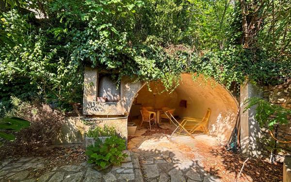 Maison à vendre    8 pièces •  Suze-la-Rousse