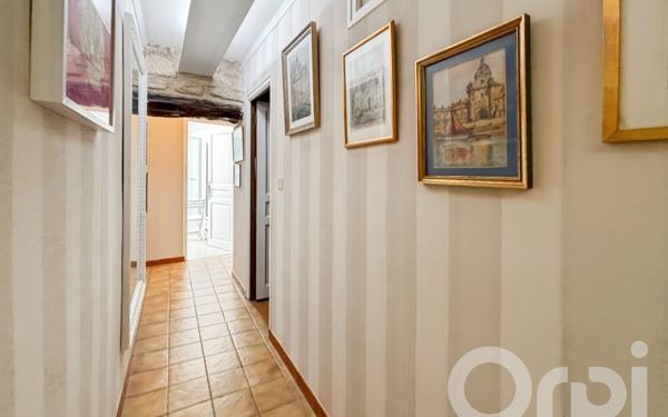 Maison à vendre    8 pièces •  Suze-la-Rousse