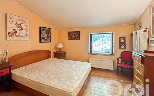 Maison à vendre    8 pièces •  Suze-la-Rousse