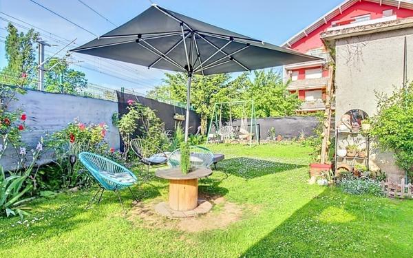 Maison à vendre    4 pièces • 120 m2 Ville-la-Grand