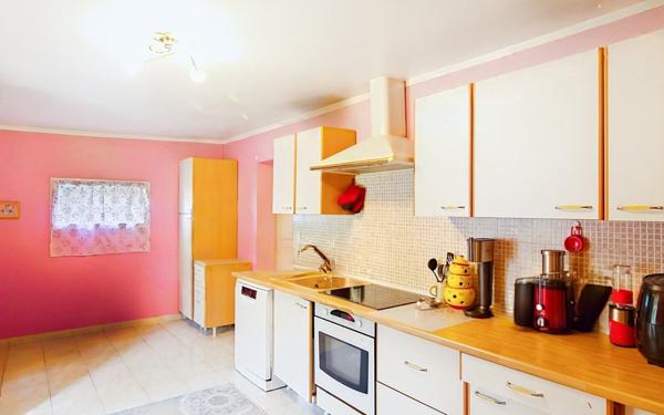 Maison à vendre    4 pièces • 120 m2 Ville-la-Grand