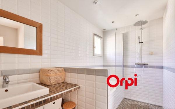 Maison à vendre    6 pièces •  Saint-Genis-Laval