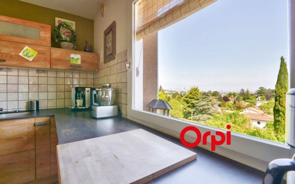 Maison à vendre    6 pièces •  Saint-Genis-Laval