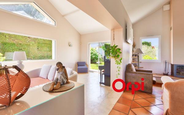 Maison à vendre    6 pièces •  Saint-Genis-Laval