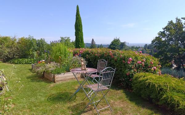 Maison à vendre    6 pièces •  Saint-Genis-Laval