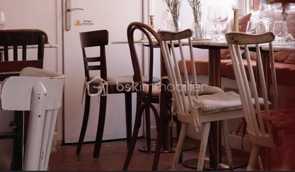 Charmant restaurant situé à Montmartre, avec cave de 25m2 et terrasse estivale. Vous aspirez à devenir propriétaire d'un restaurant dans l'un des quartiers les plus emblématiques de Paris ? Ne cherchez plus ! Nous vous proposons une opportunité unique d'acquérir un établissement déjà établi et bien réputé existant depuis plus de 12 ans et ancré dans le tissu local. Ce bel établissement déploie une surface d'environ 40 m² avec une capacité intérieure d’environ 30 places assises et 8 places disponibles toute l'année en terrasse. Terrasse estivale offrant 16 places supplémentaires. Son emplacement privilégié à Montmartre est idéal ; sa décoration est soignée et son atmosphère chaleureuse est appréciée tant de la clientèle touristique que de la clientèle locale. Les évaluations clients sont de qualité : 4,5 étoiles sur Google et TripAdvisor. Faible loyer (1663€/mois cc). Le bail de 9 ans a été renouvelé en janvier 2021. Le système d'extraction a été récemment mis en place, conformément aux normes en vigueur. Cette opportunité est idéale pour ceux qui cherchent leur première affaire dans le domaine de la restauration. Avec son emplacement prisé, sa clientèle fidèle, son potentiel de croissance, et un historique de chiffre d'affaires solide, ce restaurant représente une occasion à ne pas manquer. Pour en savoir plus, un simple échange par téléphone.