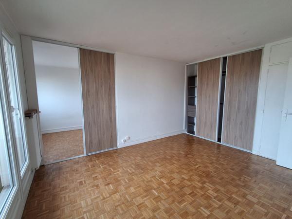 Saint-Maur-des-Fossés (94100) APPARTEMENT de type T1bis avec balcon, cave et place de parking